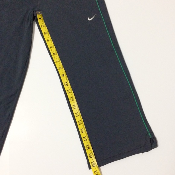 NIKE Fit-Dry Capri Leggings | Grey | Size Medium - Picture 11 of 12